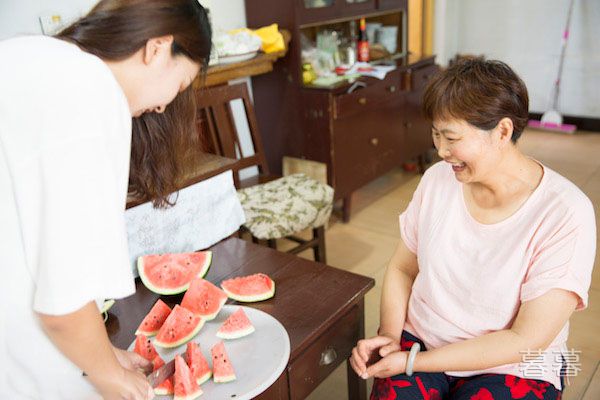 妯娌跟我争婆婆带孩子 我只能用钱摆平她