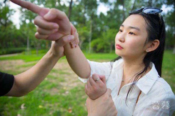 我让我的闺蜜考验我的男朋友 分手后他们却走到一起