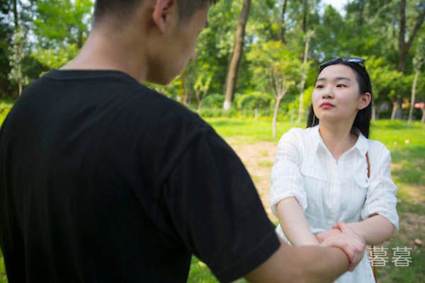 女孩把你当备胎的表现 无聊的时候想起你