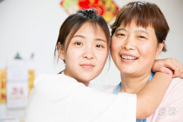 老婆和妈妈吵架很厉害 我该听我妈的话和她离婚吗