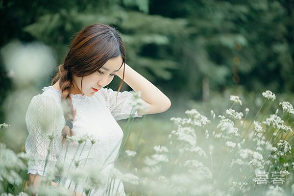 和女友的闺蜜走的近了好吗 我觉得我们的距离有些危险