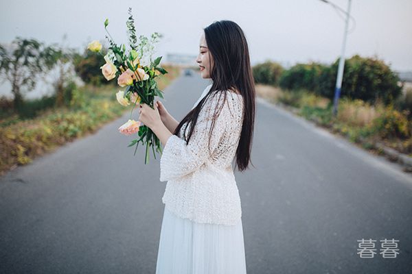 老公把我微信拉黑 却和女同事之间聊的火热