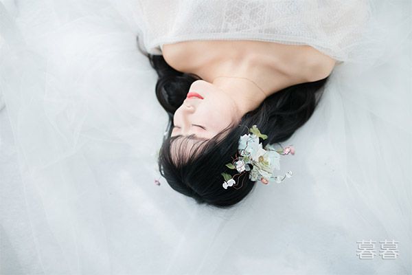 未婚先孕的女人不值钱 婆婆竟连三金都不给买