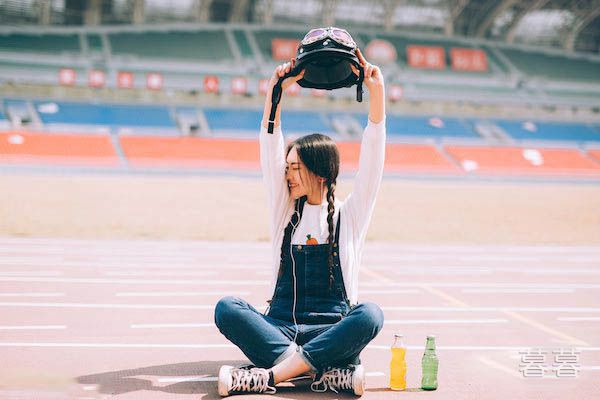 女生不回微信还要追吗 讲究技巧其实很重要