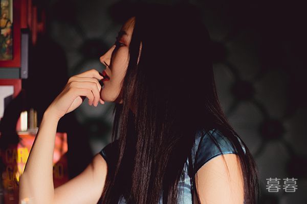 物质生活让我彻底沦陷 女孩子爱钱真的有错吗