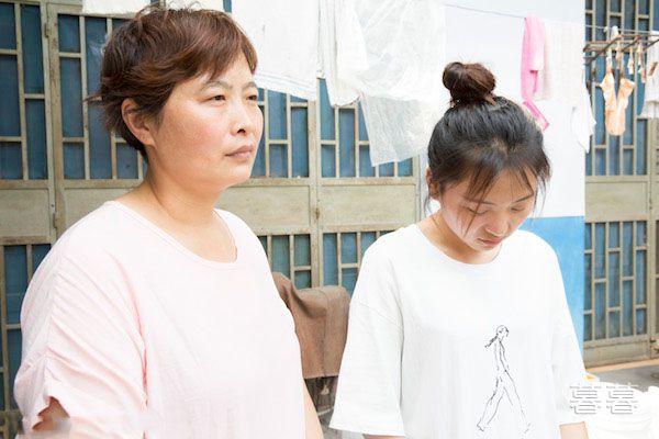 老公恳求让婆婆来家里住 相聚第一天就差点打起来