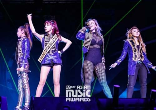 yg宣布2ne1解散朴春不再续约 回顾2ne1两年前发生了什么