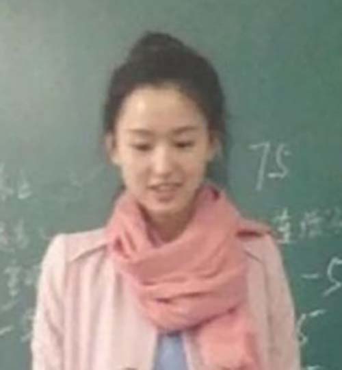 服务员胡歌撞脸明星成网红 挤眉霍建华微博资料火了
