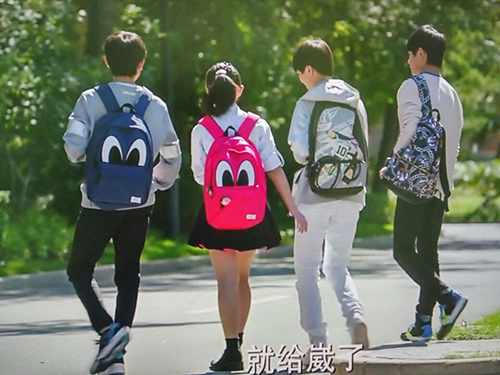 小别离朵朵背的书包是什么牌子的？tfboys背的书包品牌介绍