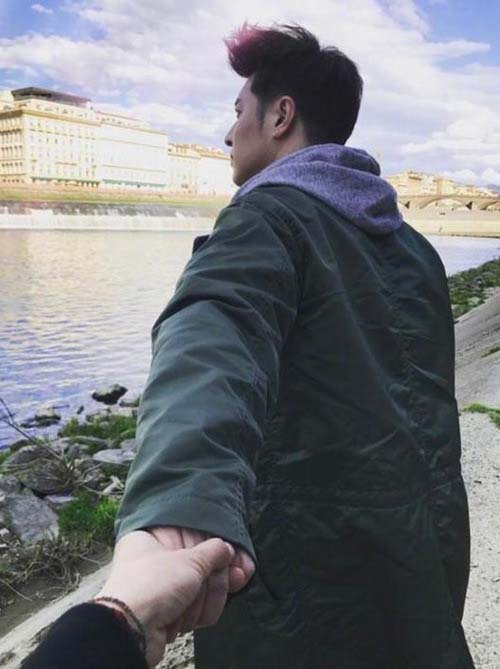 潘玮柏晒牵手照恋情疑曝光 看完真相粉丝心疼