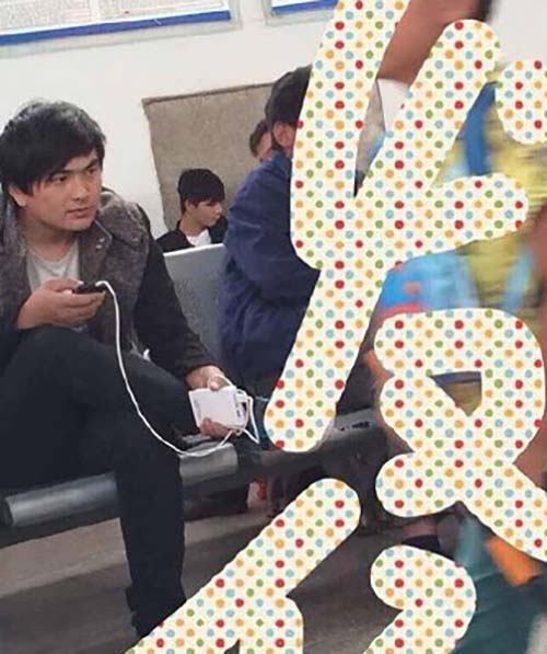 服务员胡歌撞脸明星成网红 挤眉霍建华微博资料火了