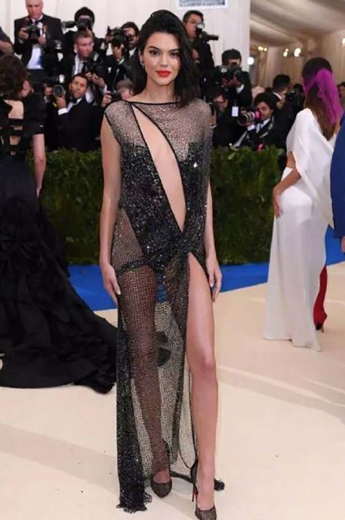 metgala2017主题水果姐蕾哈娜奇葩作妖 杨幂刘雯养眼